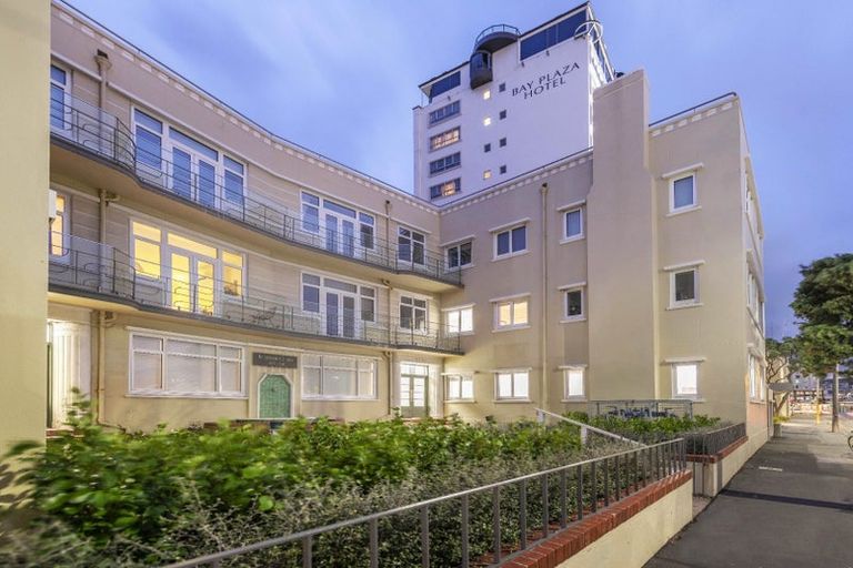 Photo of property in Fountain Court, 16/48u Oriental Parade, Oriental Bay, Wellington, 6011