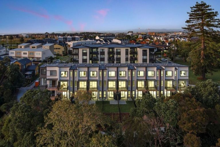 Photo of property in 16 Beach Road, Hobsonville, Auckland, 0616
