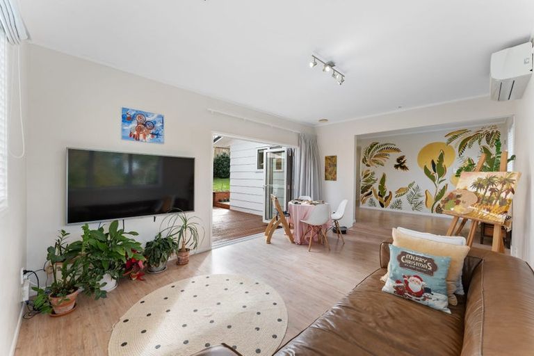 Photo of property in 1/133 Edmonton Road, Te Atatu South, Auckland, 0610