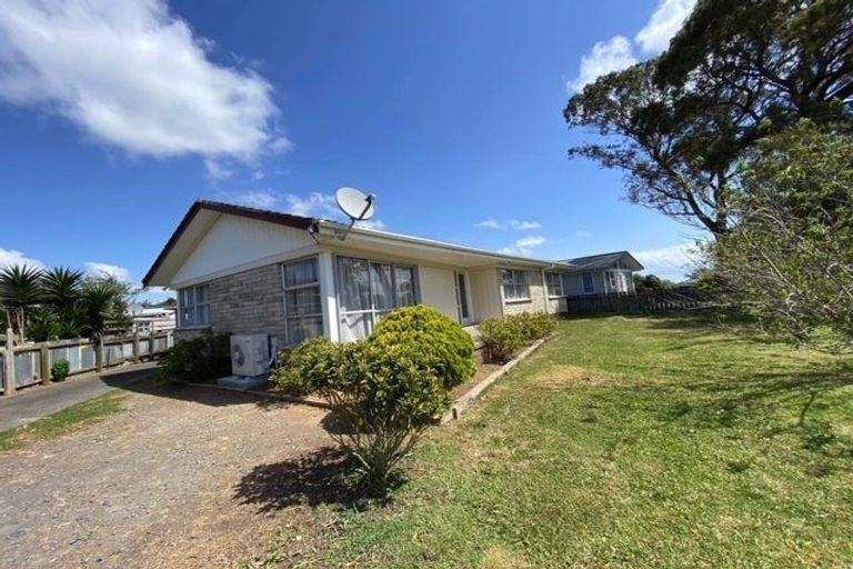 Photo of property in 13 Ilford Crescent, Mangere, Auckland, 2022