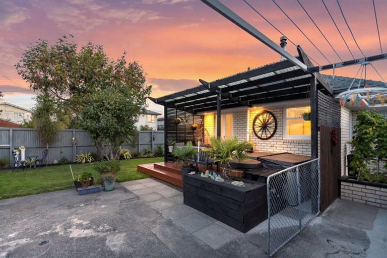 Photo of property in 19 Brockenhurst Street, Aranui, Christchurch, 8061