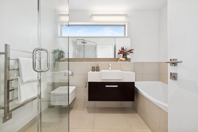 Photo of property in 6 Woolshed Lane, Pukekohe, 2120