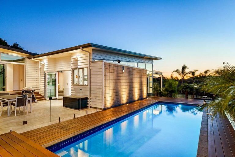 Photo of property in 8 Kerema Way, Schnapper Rock, Auckland, 0632