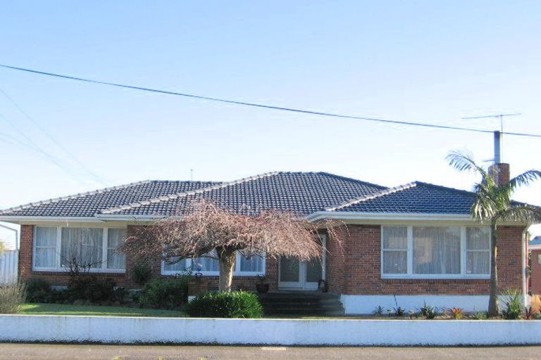 Photo of property in 70 Clevedon Road, Papakura, 2110