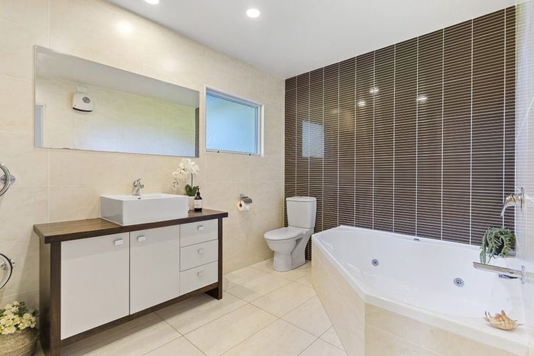 Photo of property in 86 Coachman Drive, Flat Bush, Auckland, 2016