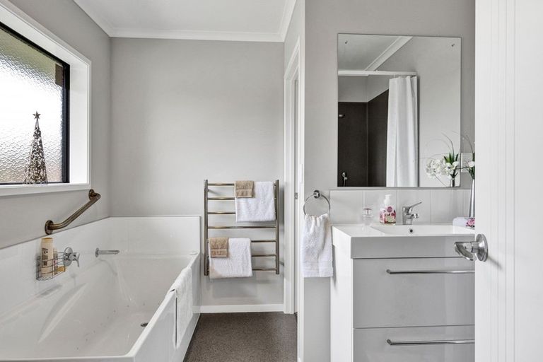 Photo of property in 21 Elizabeth Grove, Stratford, 4332