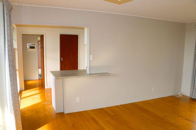 Photo of property in 2/11 Liston Street, Northcote, Auckland, 0627