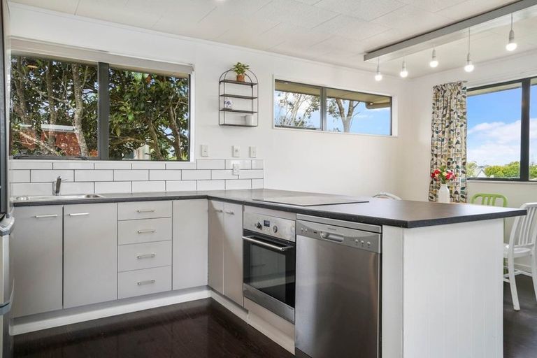 Photo of property in 21a Tahi Terrace, Glen Eden, Auckland, 0602