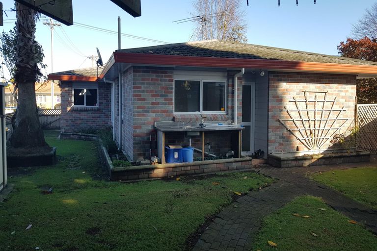 Photo of property in 2/13 Bunnythorpe Road, Papakura, 2110