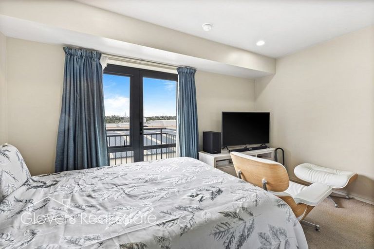 Photo of property in 4q/10 Crown Lynn Place, New Lynn, Auckland, 0600