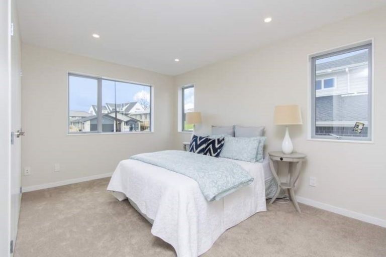 Photo of property in 11 Regis Park Drive, Pukekohe, 2120