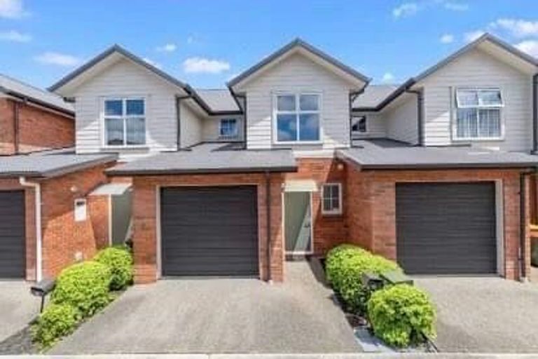Photo of property in 49 Chiefs Court, Hamilton East, Hamilton, 3216