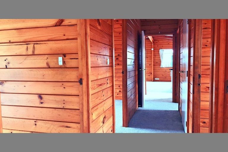 Photo of property in 49 Larnoch Road, Henderson, Auckland, 0610