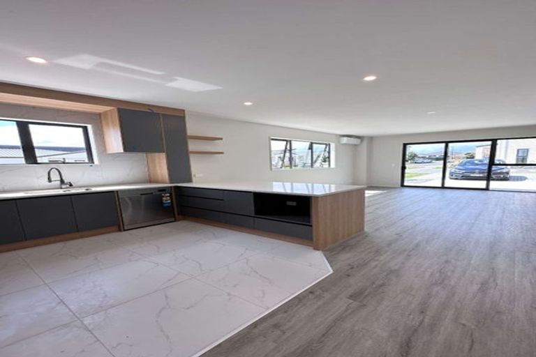 Photo of property in 30 Auranga Drive, Karaka, 2113