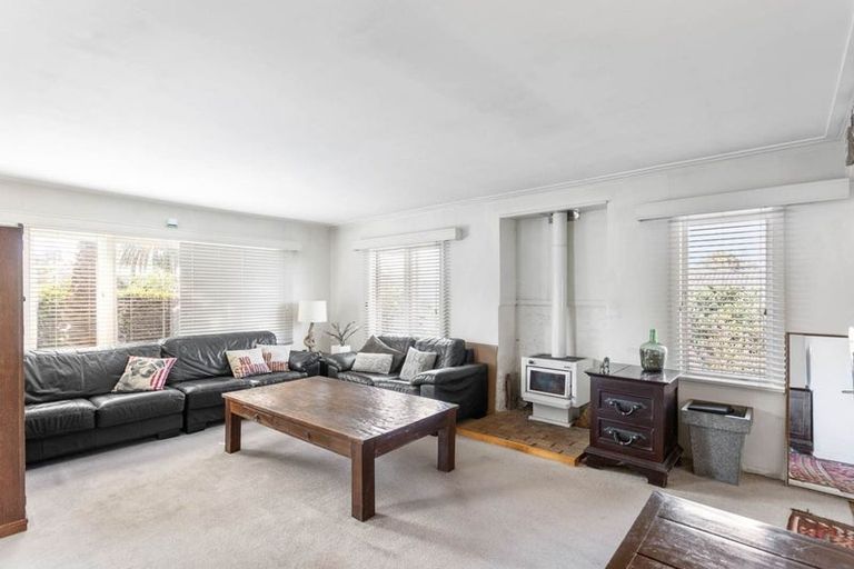 Photo of property in 11 Roberts Road, Te Atatu South, Auckland, 0610