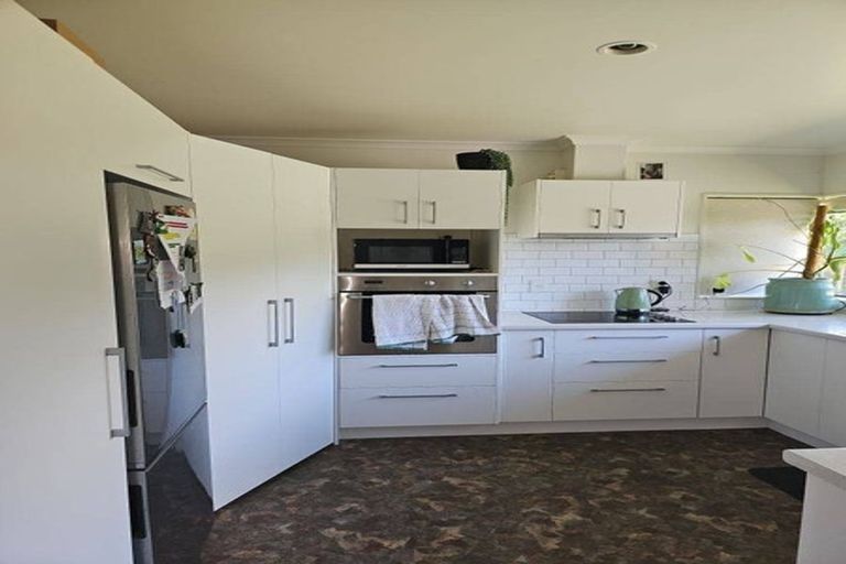 Photo of property in 33 Saint James Drive, Huntington, Hamilton, 3210