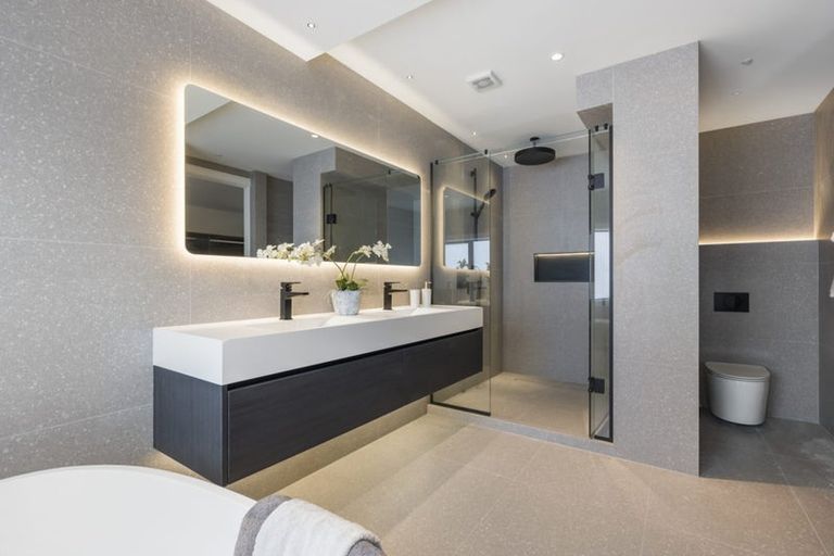 Photo of property in 61a Churchill Road, Murrays Bay, Auckland, 0630