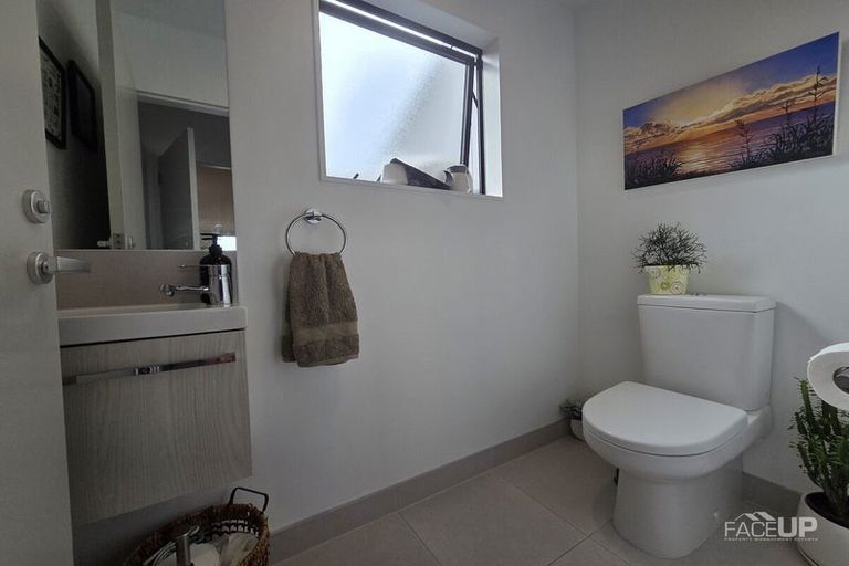 Photo of property in 78 Hobsonville Point Road, Hobsonville, Auckland, 0616