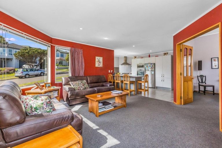 Photo of property in 7 Portage Place, Whitby, Porirua, 5024