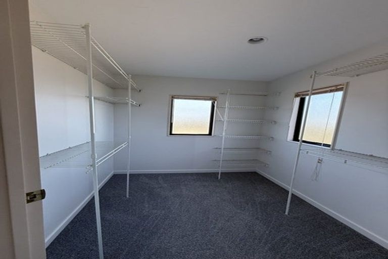 Photo of property in 11 Trotting Terrace, Fairview Heights, Auckland, 0632