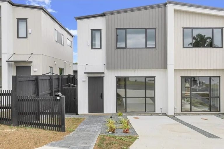 Photo of property in 73 Highland Park Drive, Botany Downs, Auckland, 2010