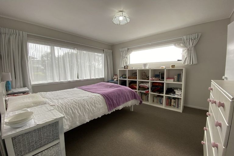 Photo of property in 15f1 Bloomsbury Grove, Newlands, Wellington, 6037