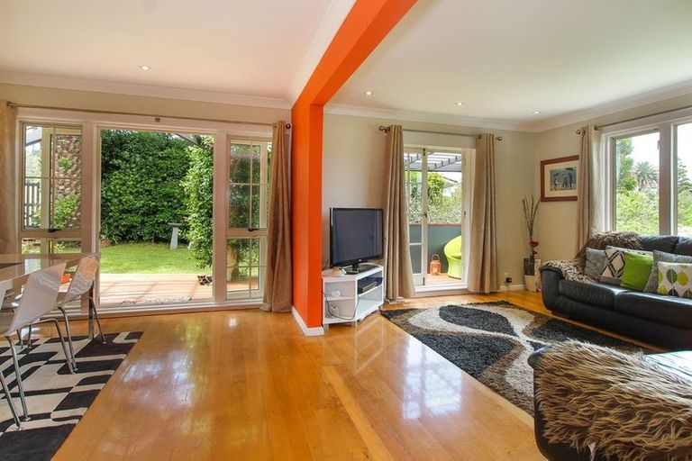 Photo of property in 2/111 Beach Road, Castor Bay, Auckland, 0620
