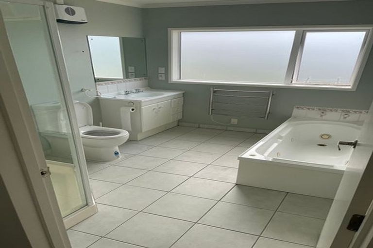 Photo of property in 2 Taranui Way, Paraparaumu Beach, Paraparaumu, 5032