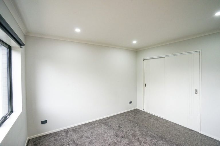 Photo of property in 425d Great South Road, Opaheke, Papakura, 2113