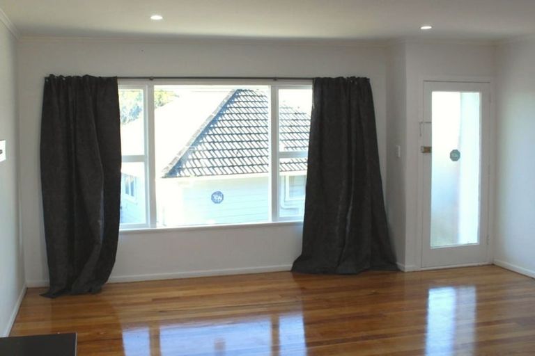 Photo of property in 61 Ocean View Road, Hillcrest, Auckland, 0627