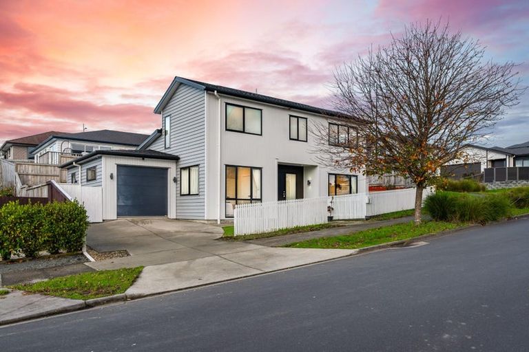 Photo of property in 1 Barrique Road, Kumeu, 0810