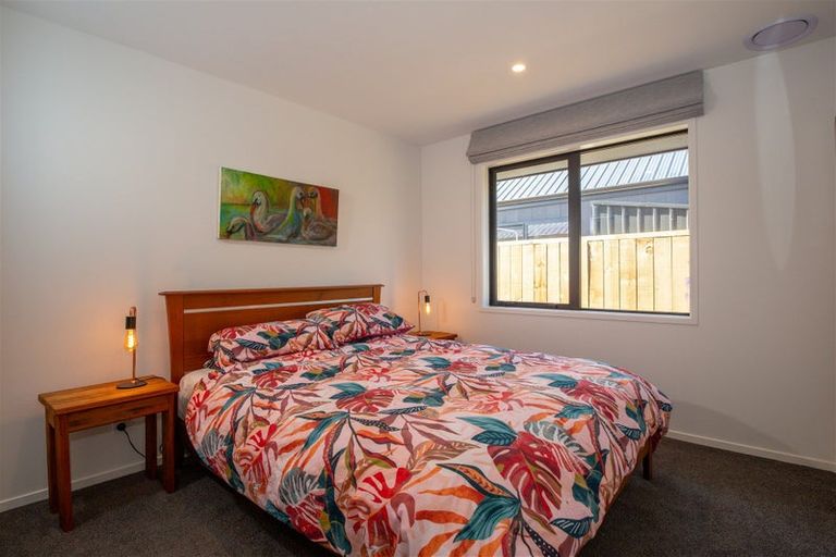 Photo of property in 21 Shelduck Road, Jacks Point, 9371