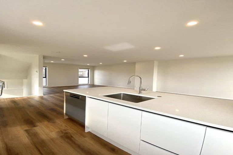 Photo of property in 21 Tahingamanu Road, Hobsonville, Auckland, 0616