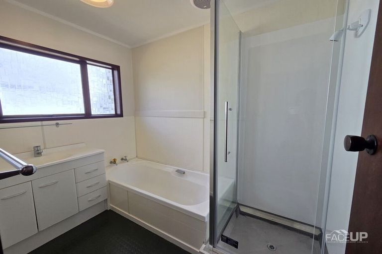Photo of property in 2/4 Louise Place, Browns Bay, Auckland, 0630