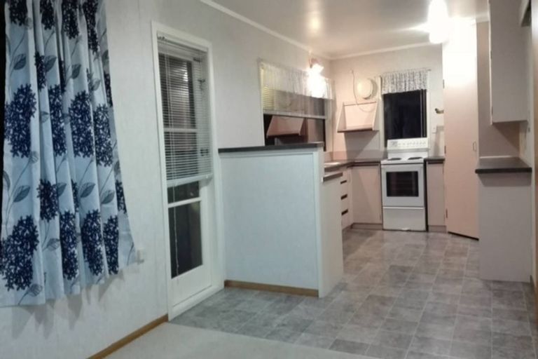 Photo of property in 41 Miltonia Avenue, Te Atatu South, Auckland, 0610