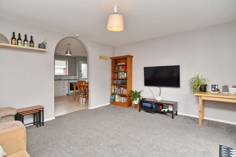 Photo of property in 1/5 James Condon Place, Redwood, Christchurch, 8051