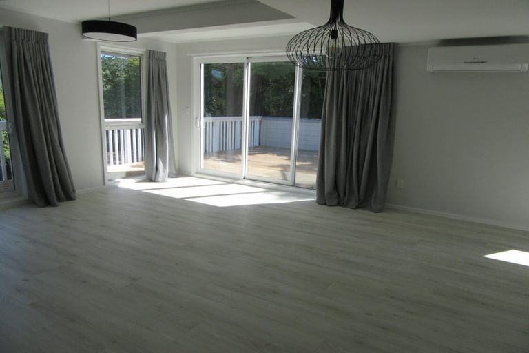 Photo of property in 12 Vista Crescent, Maoribank, Upper Hutt, 5018