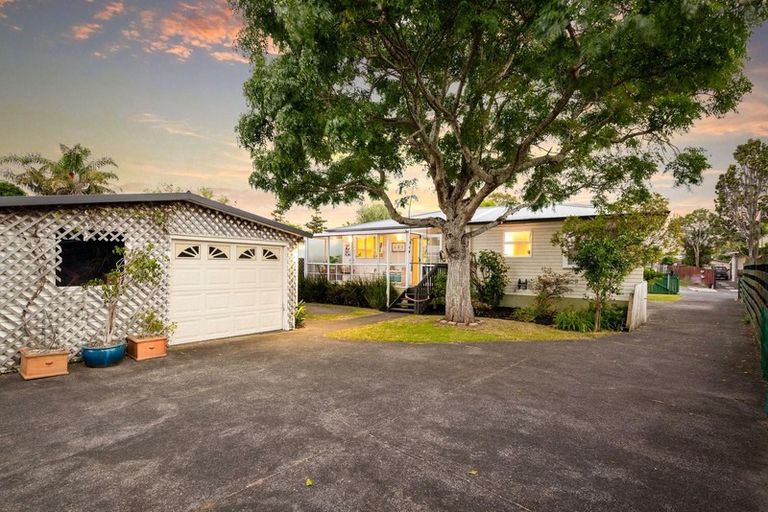 Photo of property in 19 Brennan Avenue, Te Atatu Peninsula, Auckland, 0610