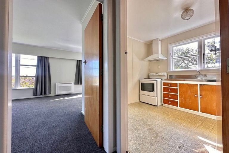 Photo of property in 21 Kahikatea Grove, Paparangi, Wellington, 6037