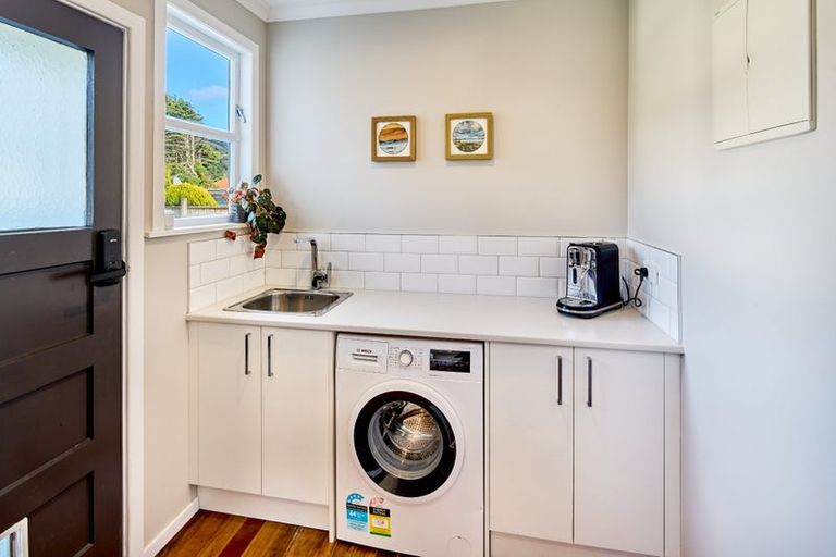 Photo of property in 33 Gibson Crescent, Naenae, Lower Hutt, 5011