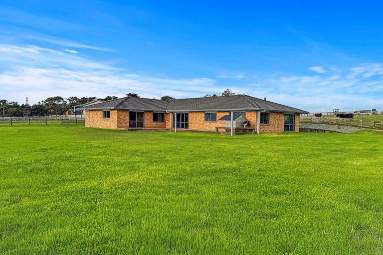 Photo of property in 118 Cottle Road, Taupaki, Henderson, 0782