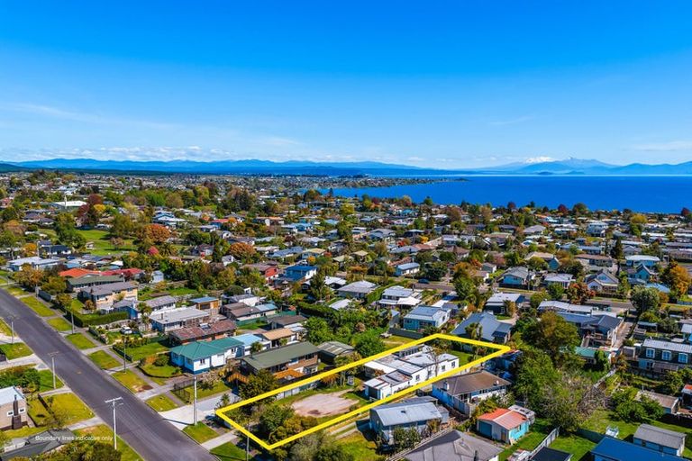 Photo of property in 35 Taupo View Road, Taupo, 3330