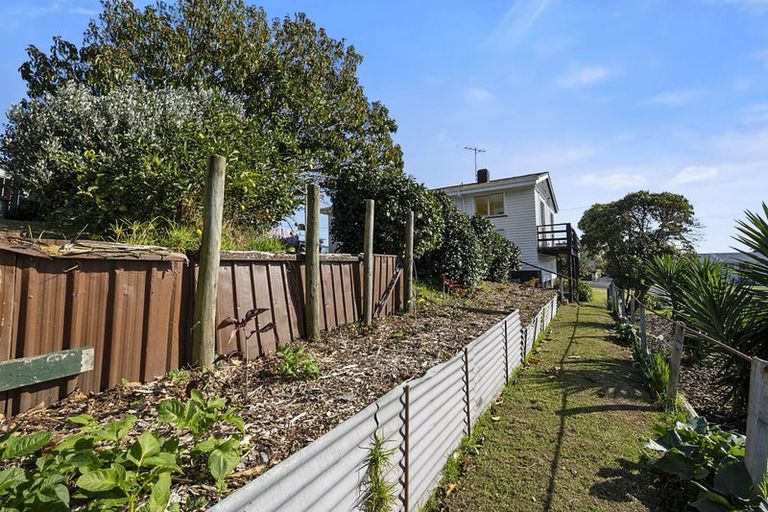 Photo of property in 4 Clerke Place, Marfell, New Plymouth, 4310