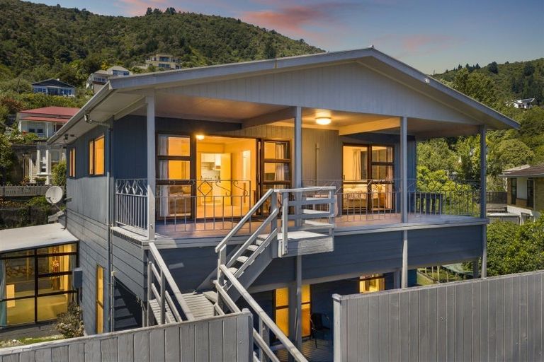 Photo of property in 62 Waikawa Road, Picton, 7220