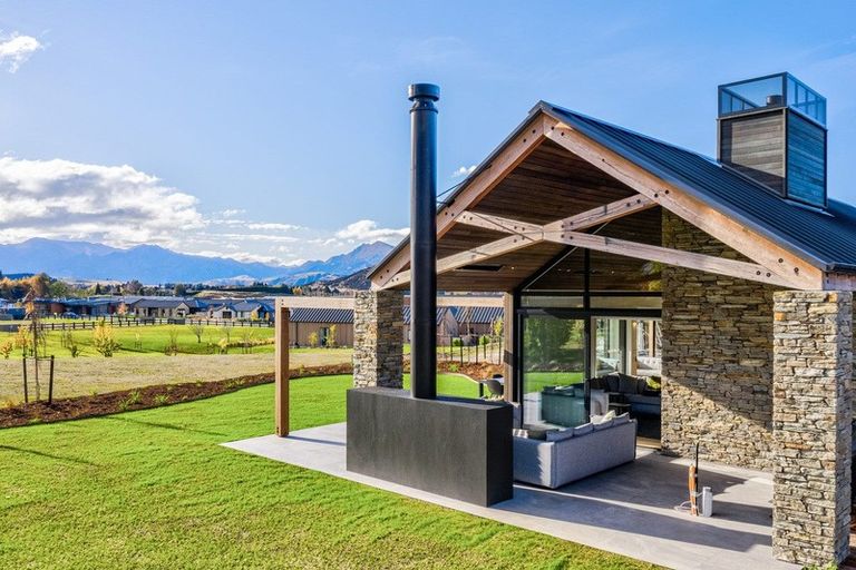 Photo of property in 16 Mccaw Mews, Wanaka, 9305