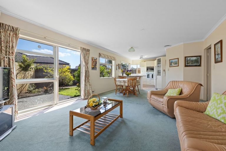 Photo of property in 11 Francis Skinner Place, Orewa, 0931