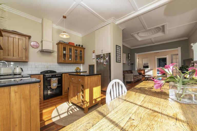 Photo of property in 17 Great North Road, Riverhead, 0820