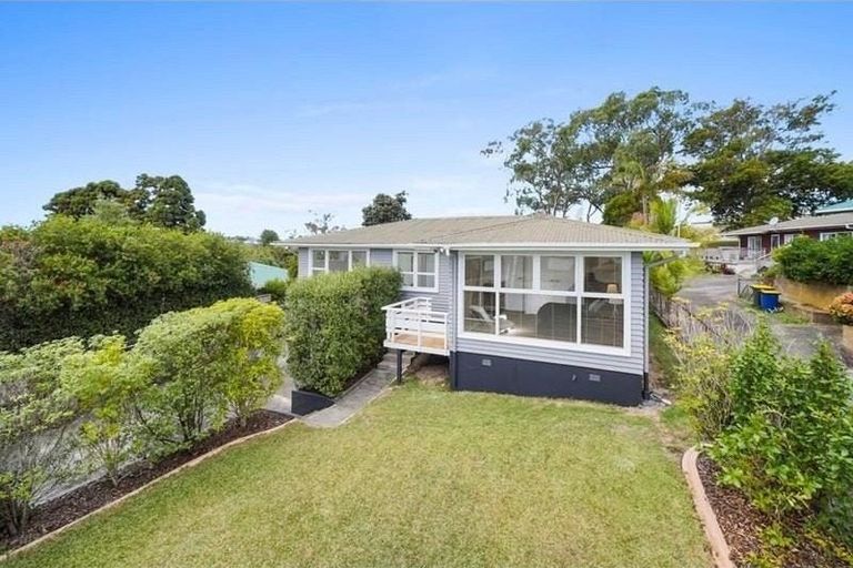 Photo of property in 1/8 Arrow Road, Forrest Hill, Auckland, 0620