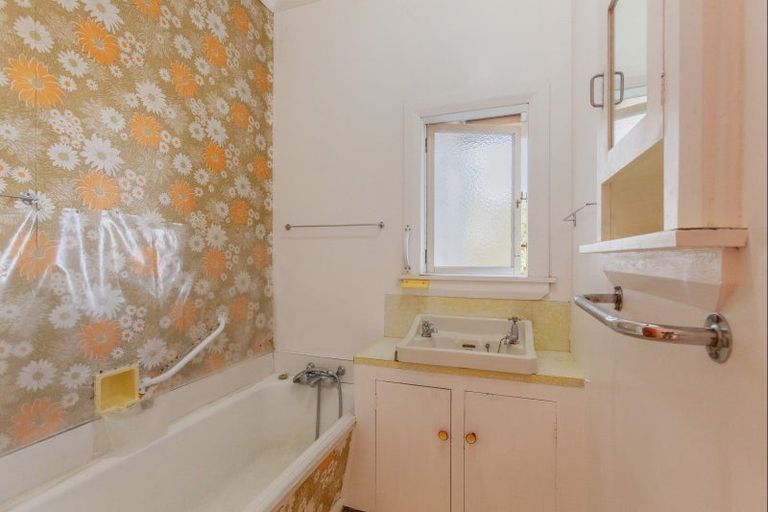 Photo of property in 30 Anzac Avenue, Onekawa, Napier, 4110