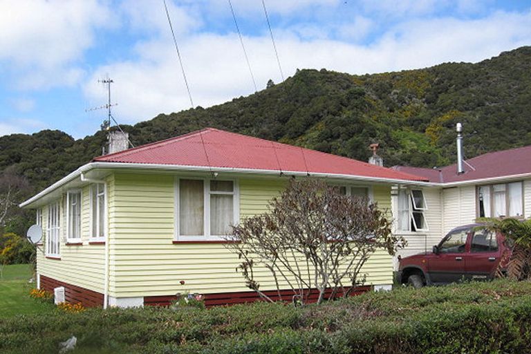 Photo of property in 25 Kowhai Street, Wainuiomata, Lower Hutt, 5014